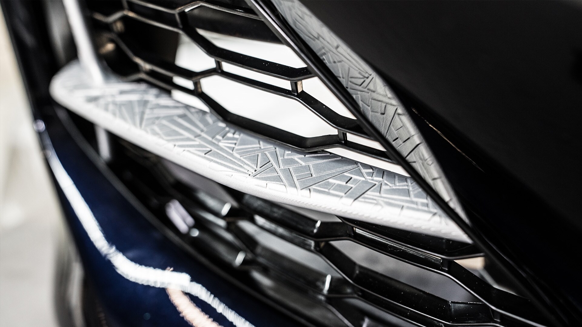 BMW NIGHT SKYフロントのパーツにある、3Dプリンターによる天体の模様。