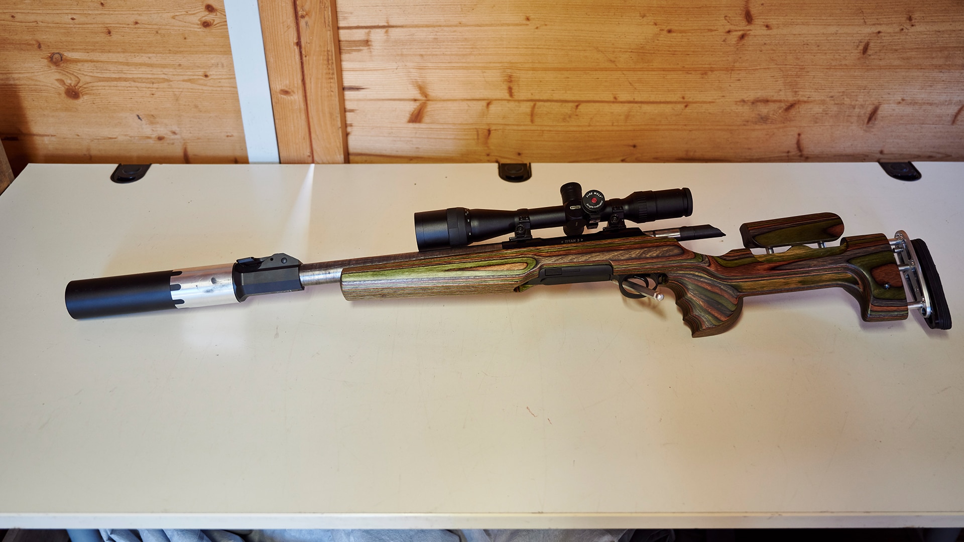 Die Testwaffe bei der Beschusszertifizierung. Ihr Kaliber entspricht dem einer AK-47, besser bekannt als Kalaschnikow.
