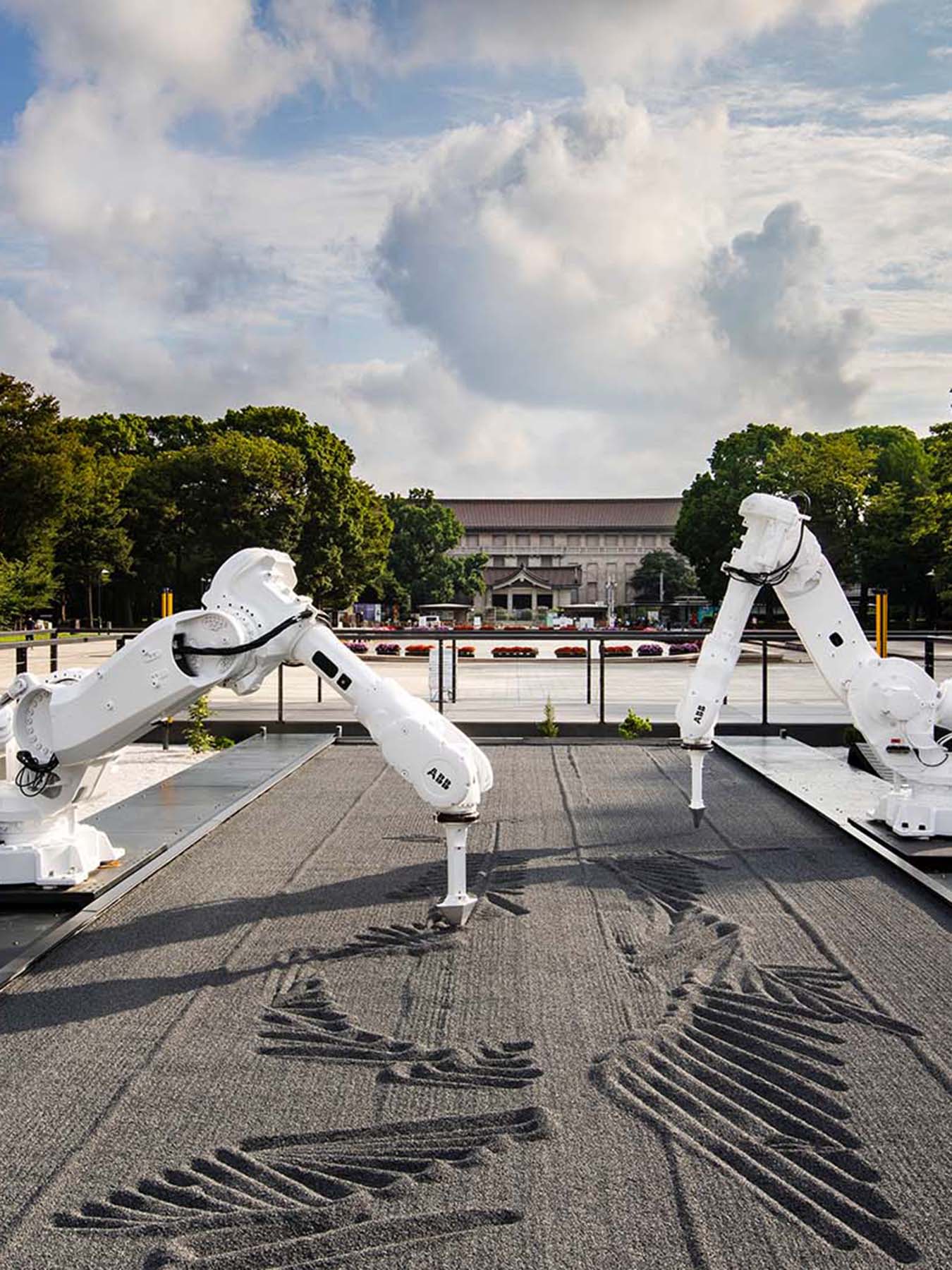 最先端のアートに活きるBMWのロボットアーム