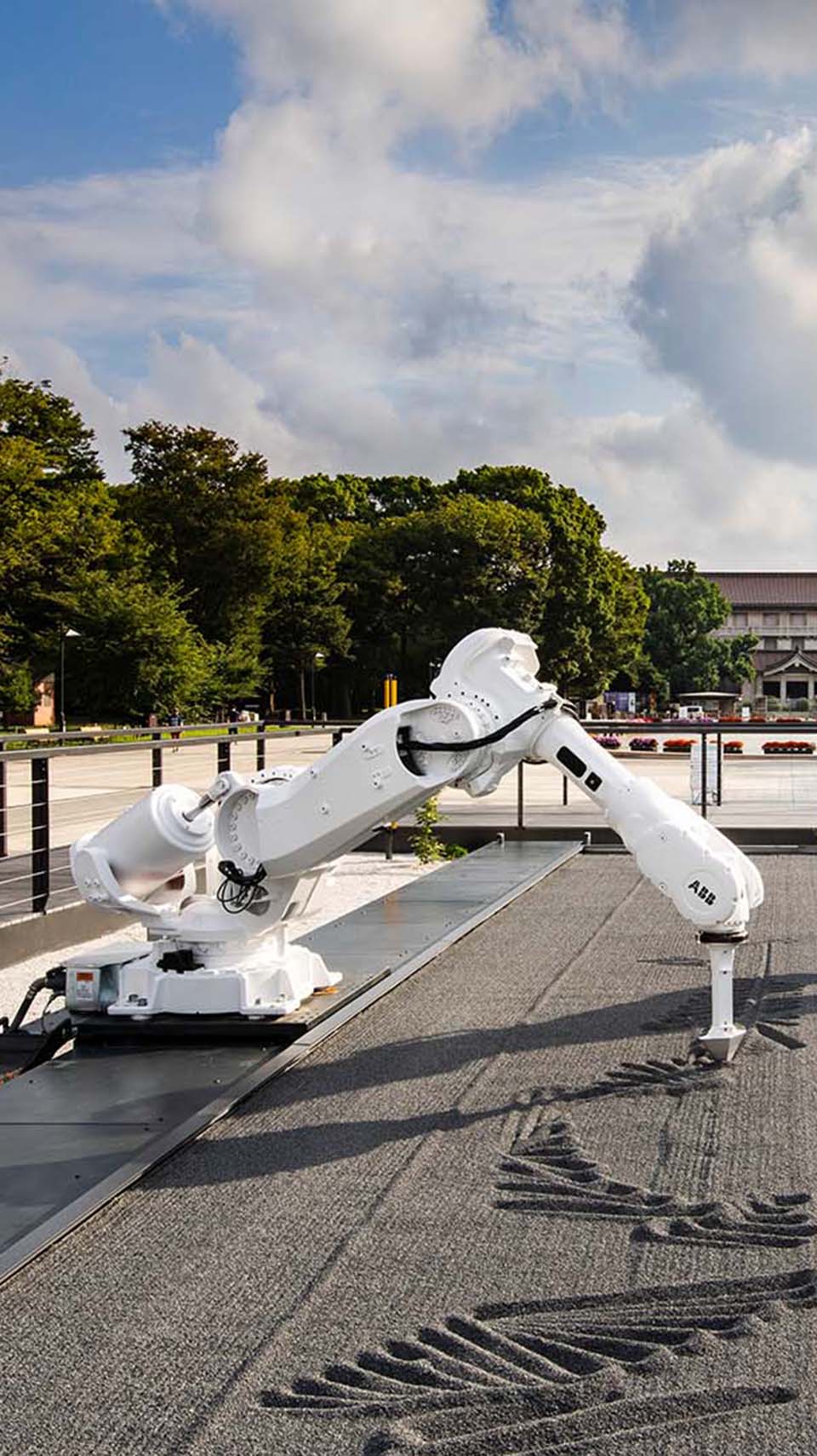最先端のアートに活きるロボットアーム