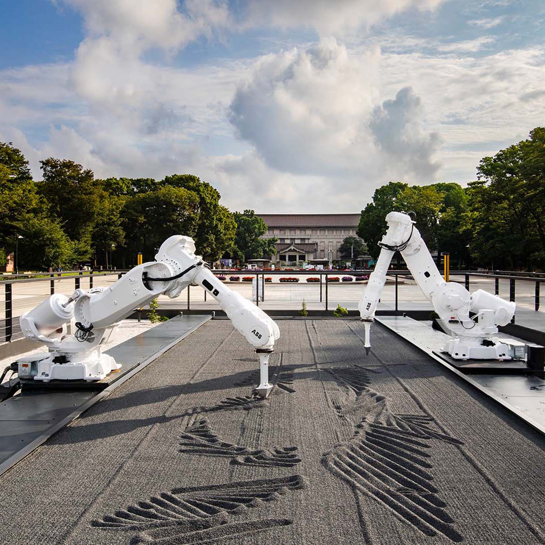 最先端のアートに活きるBMWのロボットアーム