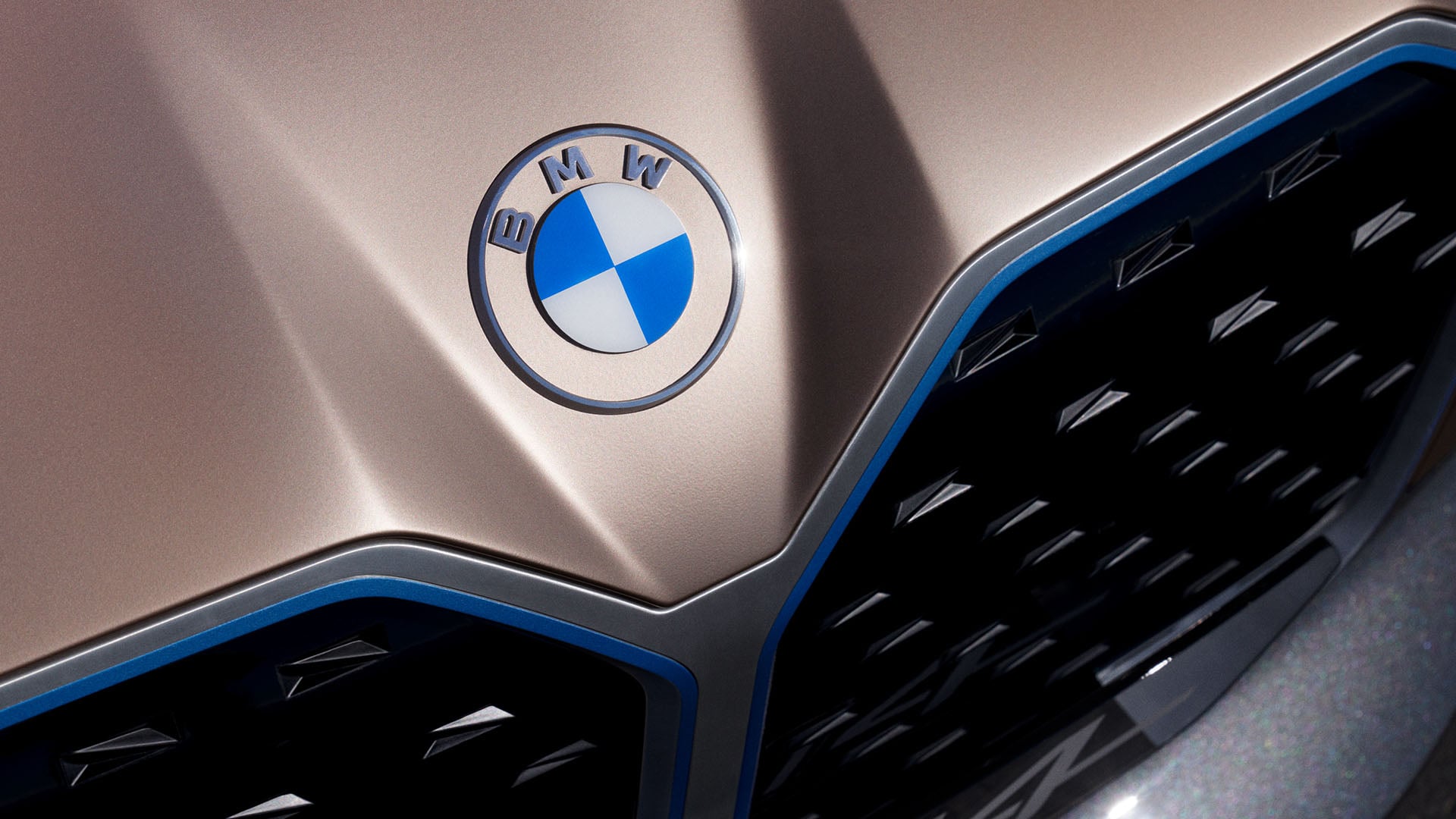 BMW Japan 40th先駆者として走り続けた40年。未来へ向けて、私たちは加速し続ける。