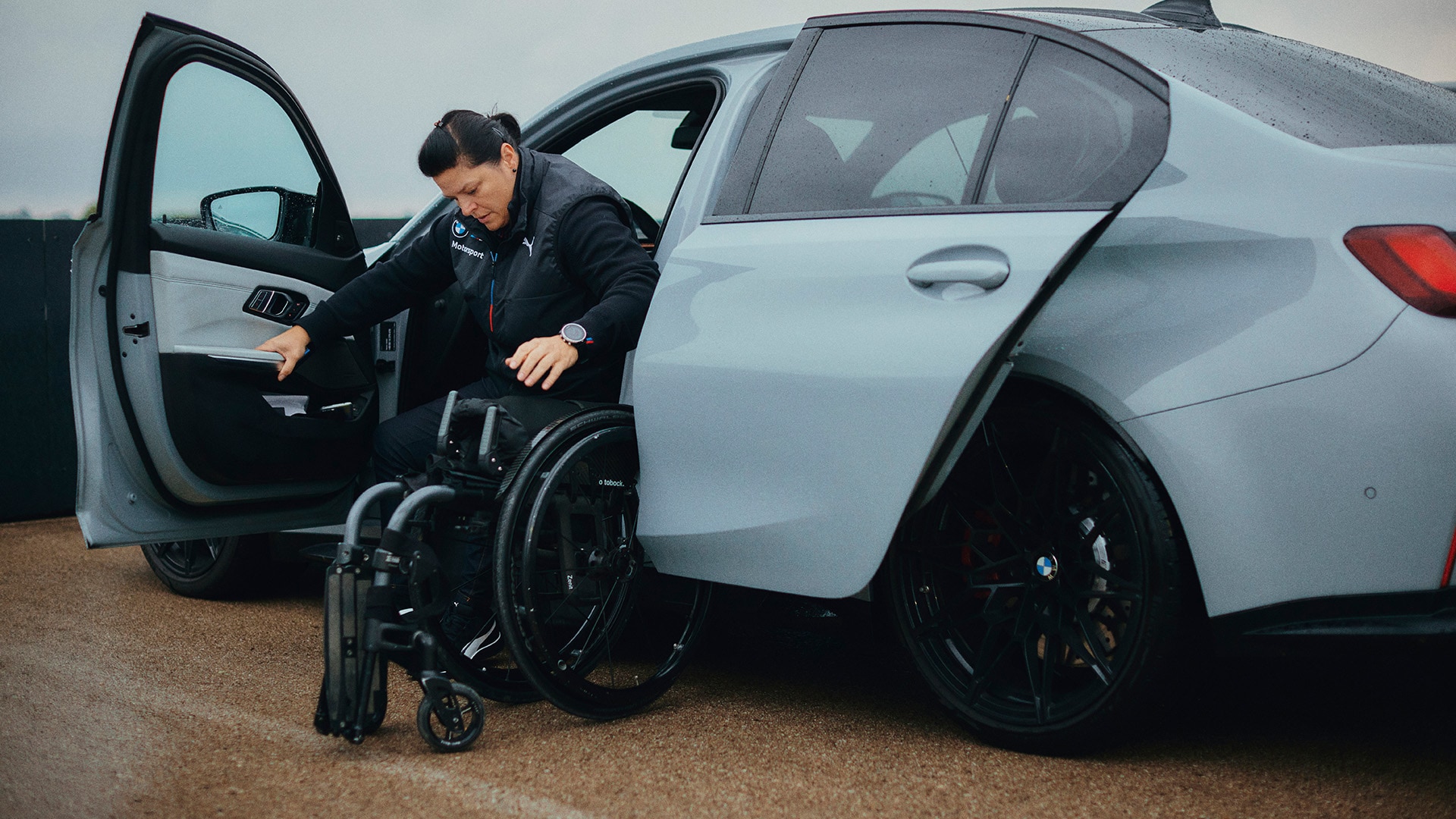 Tina Schmidt-Kiendl, BMW M3 Competition adaptée aux personnes en situation de handicap, véhicule adapté aux personnes handicapées, personne en fauteuil roulant
