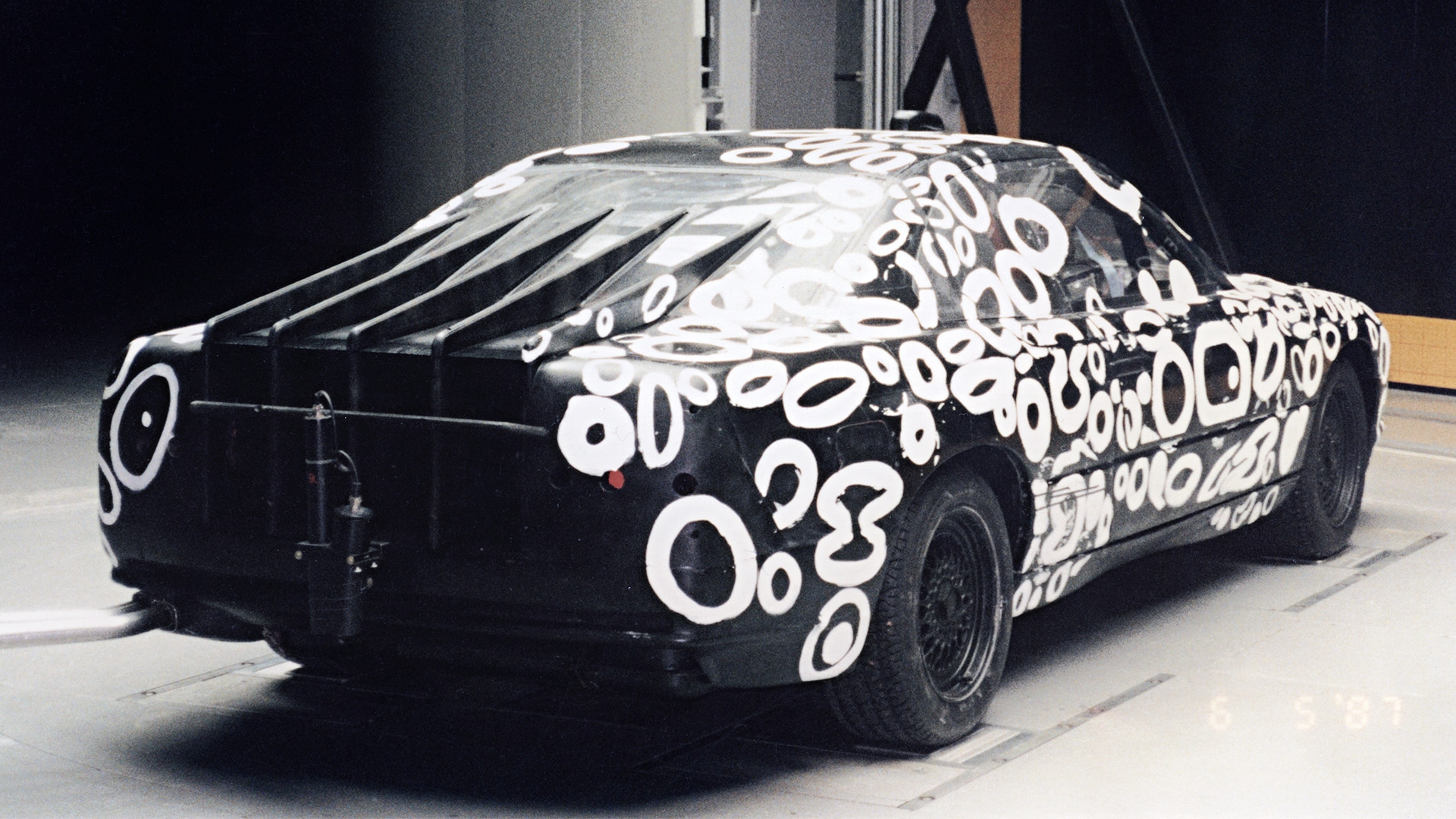 Vista trasera de un coche prototipo BMW Erlkönig
