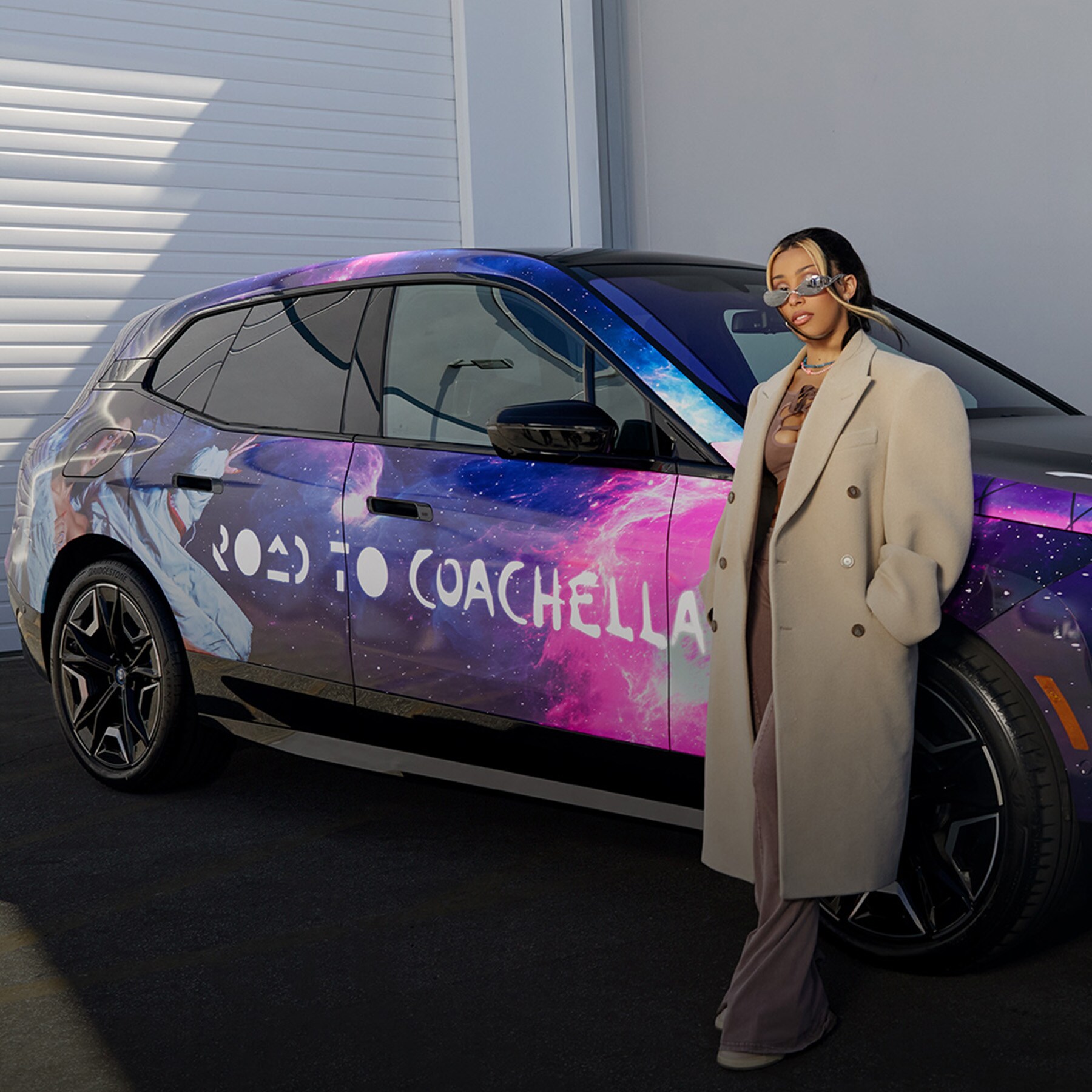 #RoadtoCoachella – cantante Doja Cat en el BMW iX