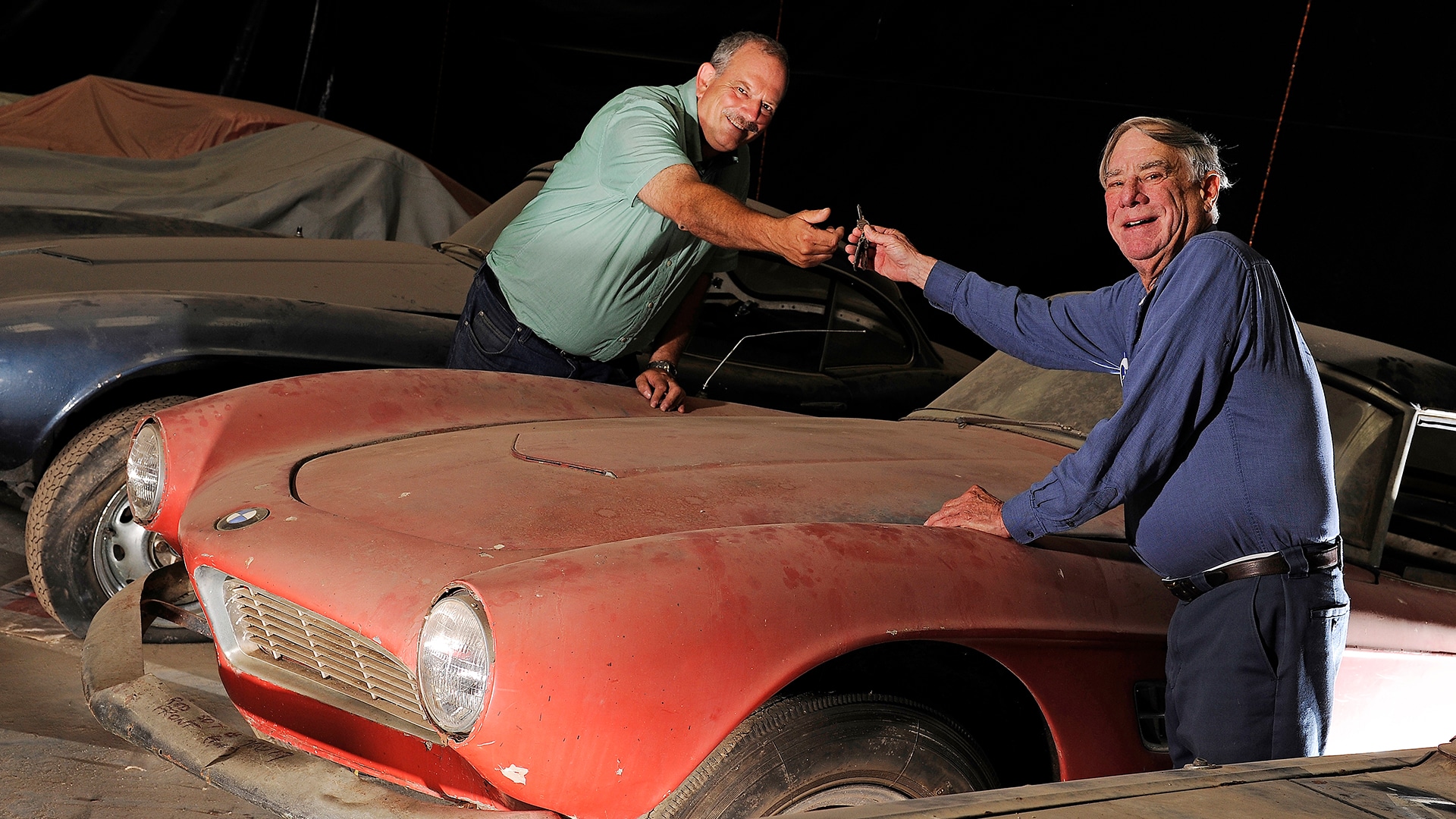 BMW 507 Jack Castor entrega la llave a Klaus Kutscher