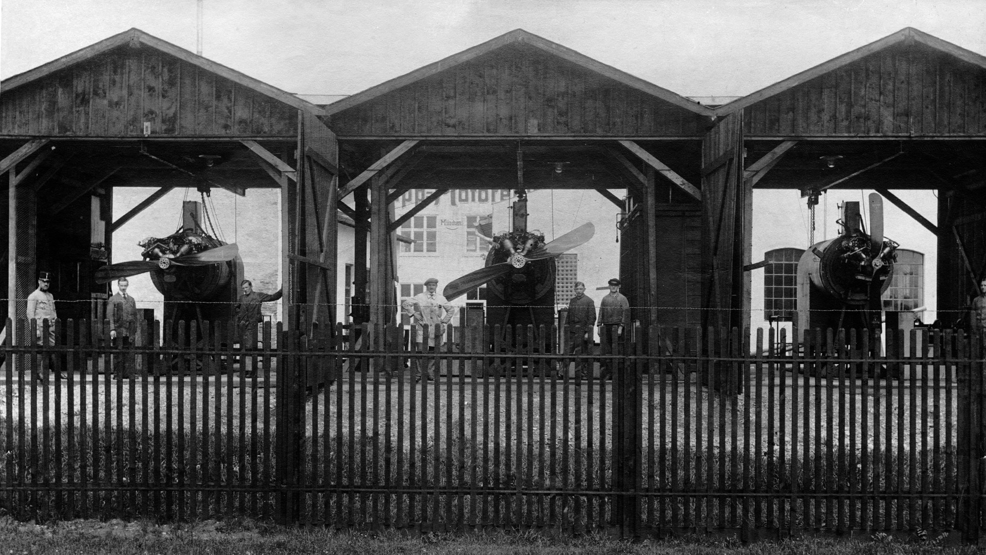 Production at Rapp Motorenwerke in Munich. In 1917, the company became known as Bayerische Motoren Werke GmbH.