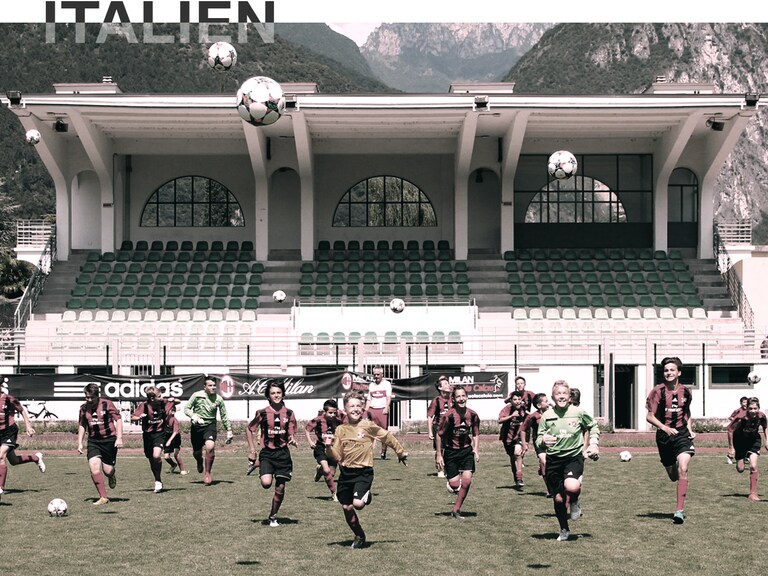 Training im AC Mailand Fußball-Camp