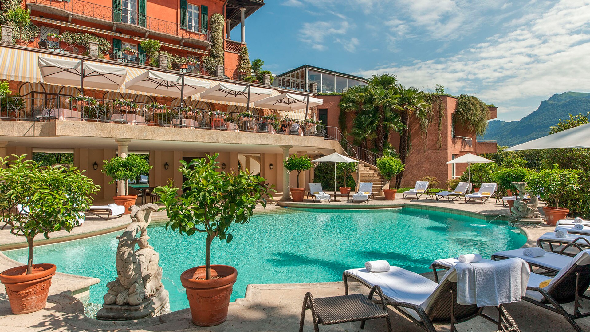 El hotel Villa Principe Leopoldo, de Relais & Chateau, sobre el lago Lugano, fue en el pasado una residencia privada principesca. Tras darte un baño regio en la piscina, puedes preparar la siguiente etapa del viaje hacia Zermatt.