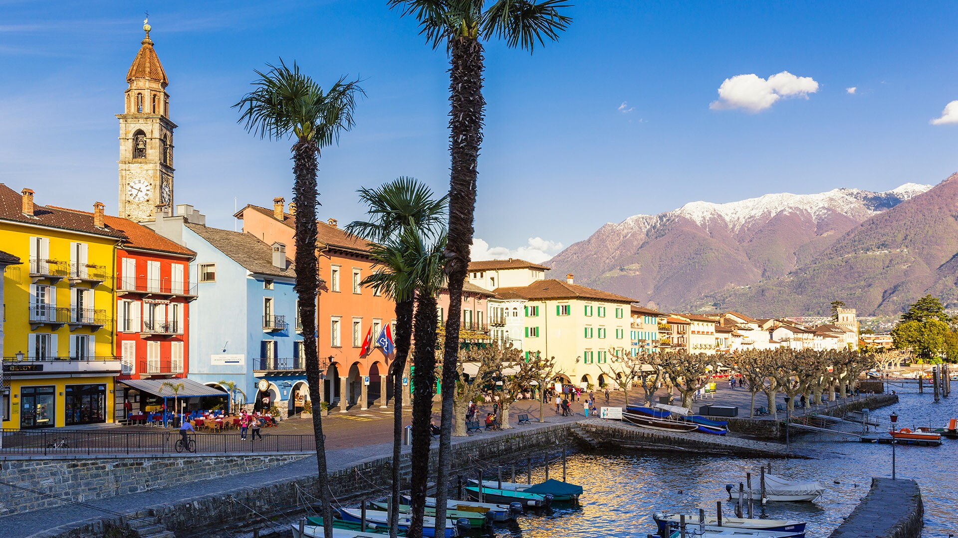 No te pierdas una de las mejores localidades que visitar en Suiza, Ascona, donde podrás pasear junto a un lago.