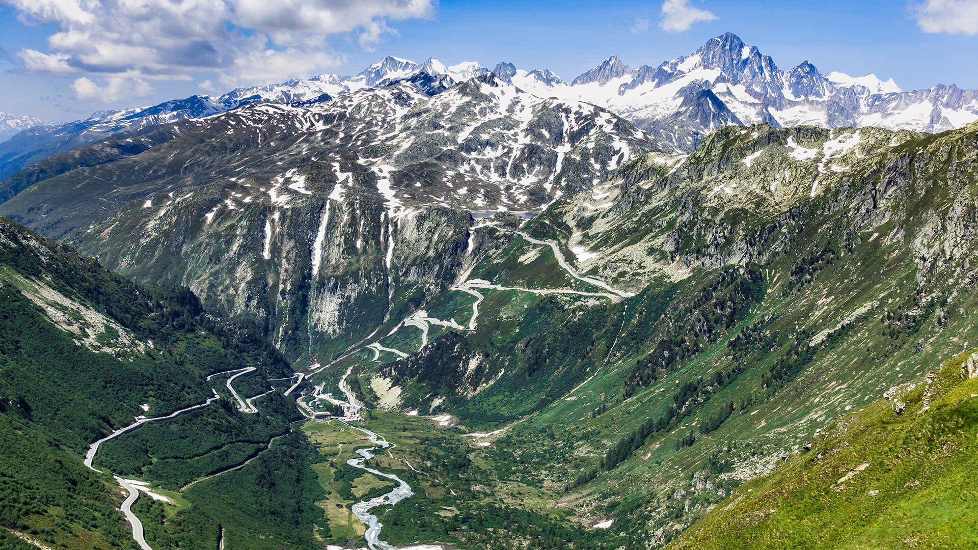 Uno de los puntos destacados de la etapa es el trío de pasos de montaña que forman el puerto de Furka, el de Susten y el de Grimsel.