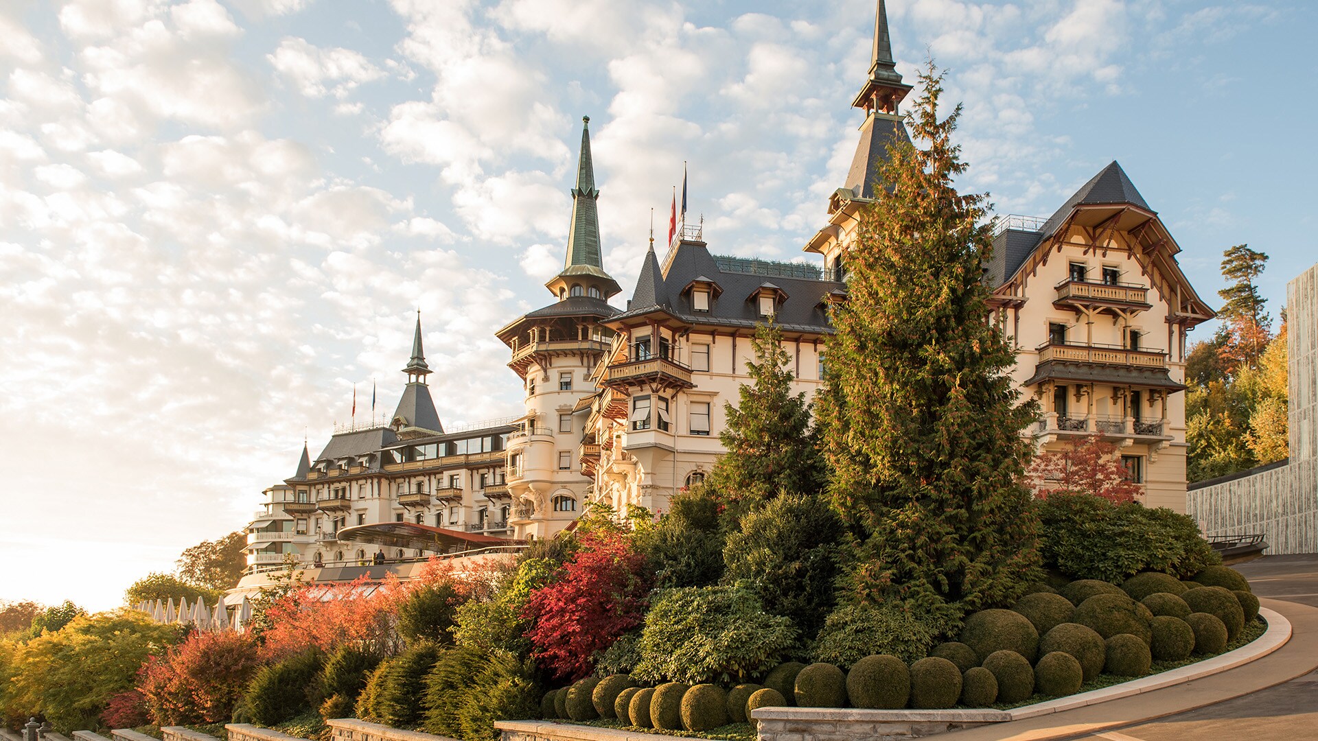 Puedes empezar la versión de 3 días del Grand Tour Suiza tras pasar la noche en el Dolder Grand. Este palacio/hotel de lujo sobre el Adlisberg es también la meta de la ruta.