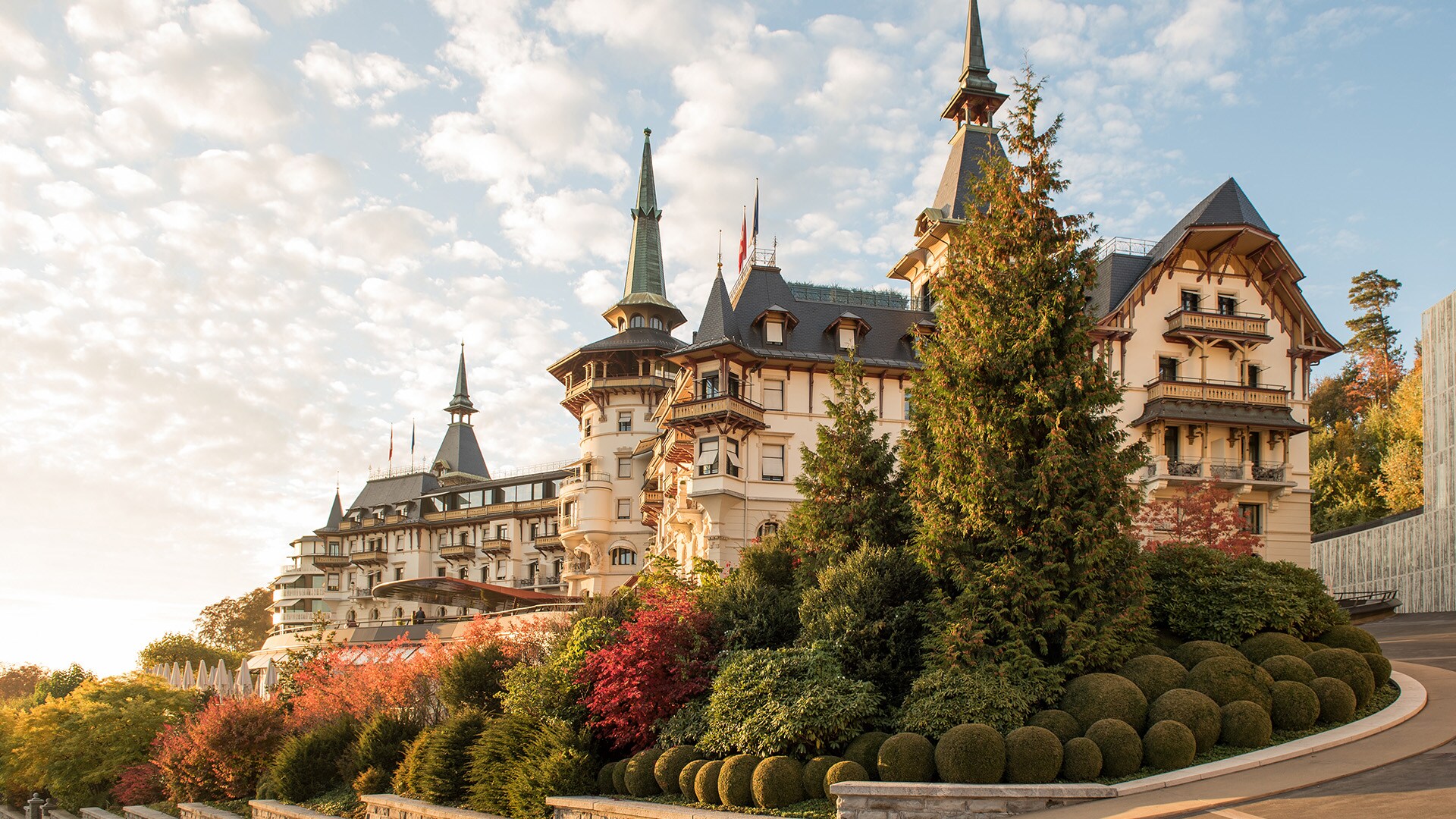 Après une nuit au Dolder Grand, votre grand tour de Suisse en 3 jours peut commencer. Cet hôtel de luxe aux airs de château perché au sommet de l’Adlisberg est le point de départ et d’arrivée de votre road trip helvétique.