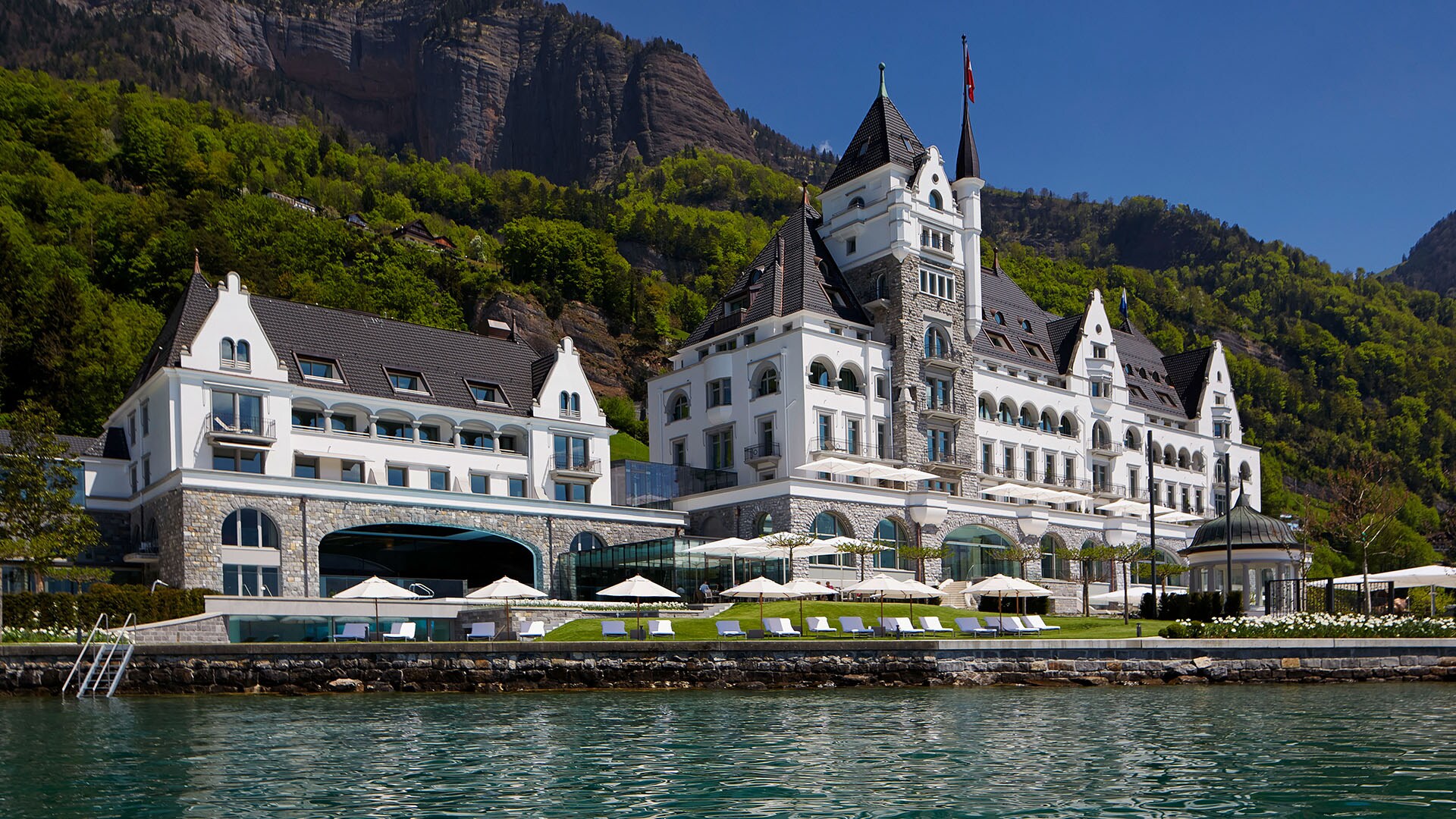 La vuelta a Zúrich es un viaje de placer en todos los sentidos: al final de la etapa, tras varios días de viajes, te puedes desviar por la carretera junto al lago y disfrutar de una cena en el restaurante Prisma del imponente Park Hotel Vitznau.