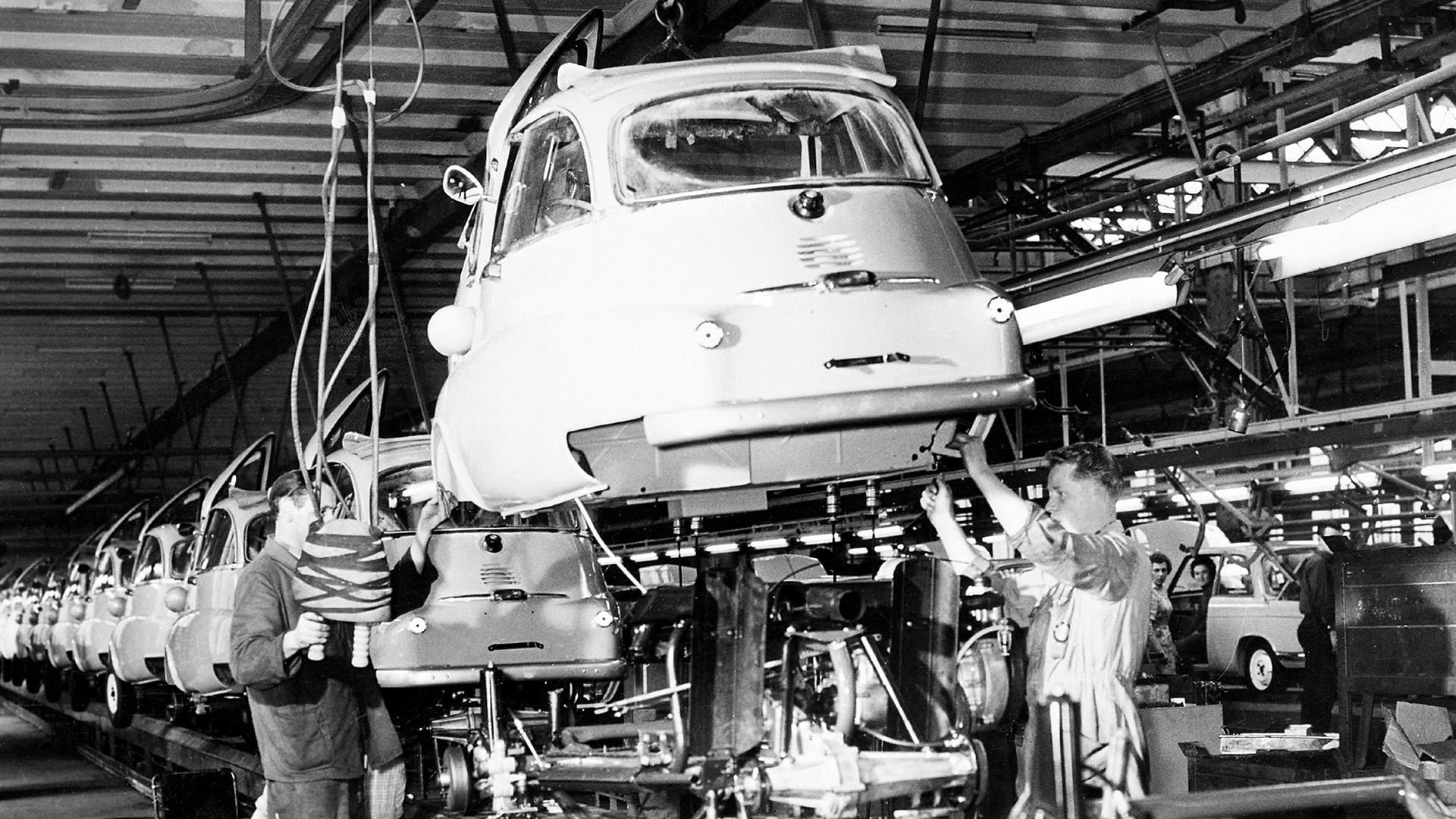 The Bayerische Motorenwerke in Munich had the bubble car rolling off the assembly line in no time. 
