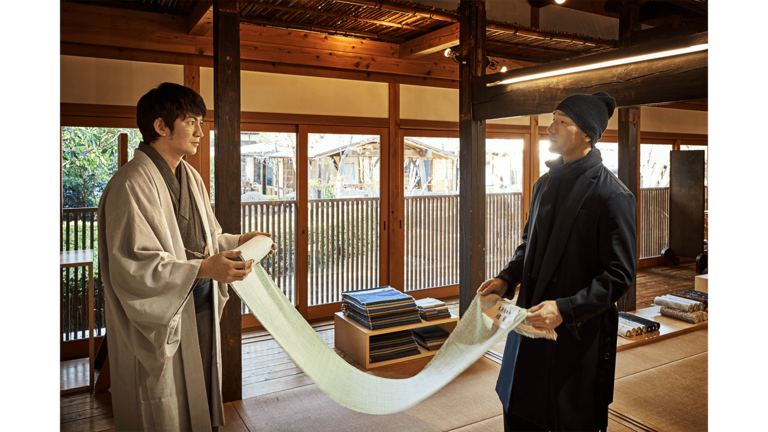 奥順5代目の奥澤順之専務は、「結城紬の伝統を未来につないでいくのが自分の仕事」と語る。