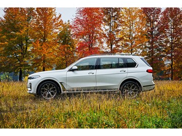 BMW X7 35d Design Pure Excellence サイドビュー