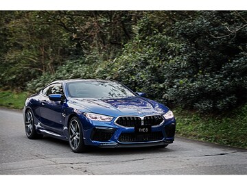 BMW M8クーペ フロントビュー