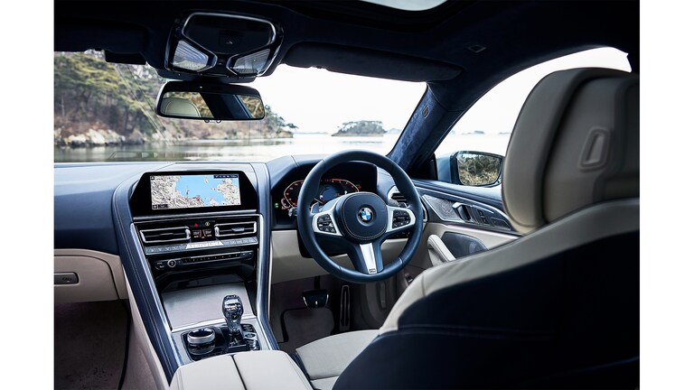 AI音声会話システムのBMW インテリジェント・パーソナル・アシスタントや、自在にカスタマイズが可能な操作コンセプト、ドライビング・アシスト・システムなど最先端のテクノロジーを搭載。