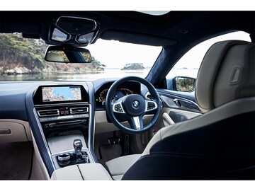 AI音声会話システムのBMW インテリジェント・パーソナル・アシスタントや、自在にカスタマイズが可能な操作コンセプト、ドライビング・アシスト・システムなど最先端のテクノロジーを搭載。