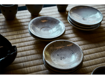 「生活のなかで使ってこそ器」と語る中里太亀さん。
