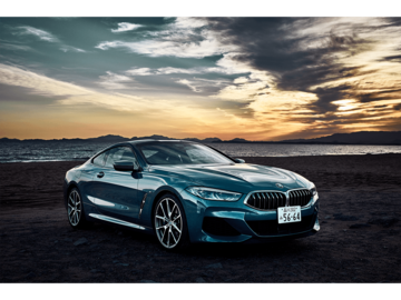 繊細に描かれたラインがBMW M850i xDrive クーペのスポーティなエクステリアを作り上げる。力強く、それでいてエレガント。その美しさに道行くだれもが振り返る。