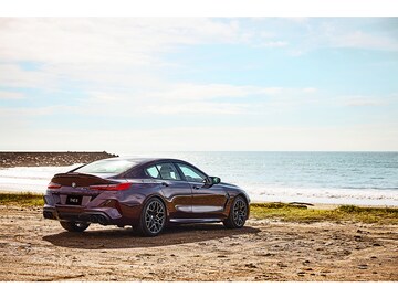 BMW M8 グラン クーペ バッグビュー