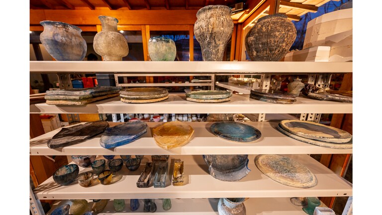 ガラス鋳造の技法を展開させた熊谷峻さんの作品
