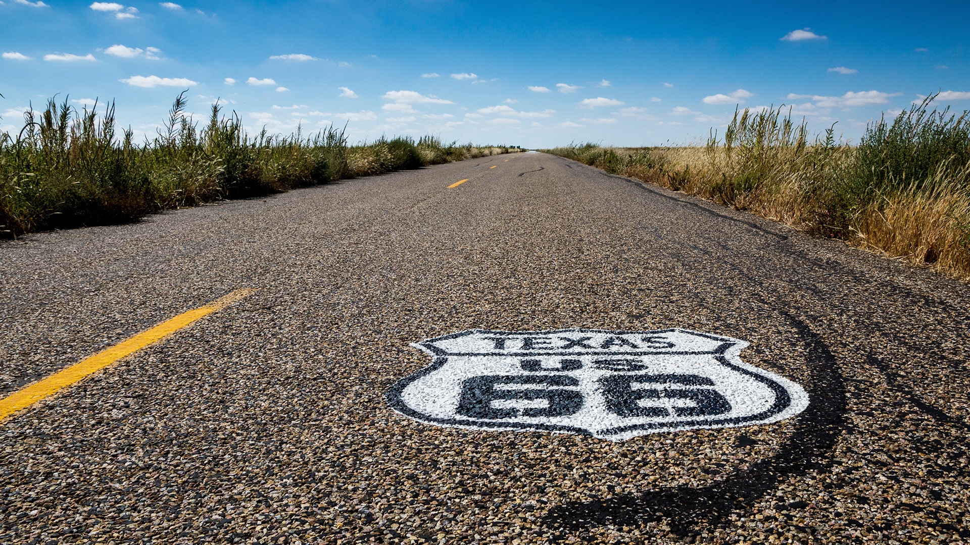 Route 66: il fascino di viaggiare da Chicago a Los Angeles lungo la storica statale Route 66 continua a stregare turisti in arrivo da tutto il mondo. Durante questo viaggio in macchina attraverserete l’incredibile varietà di paesaggi che congiungono le tappe di questo itinerario da Chicago e i campi di mais dell’Illinois fino alle sabbie dorate di Los Angeles.