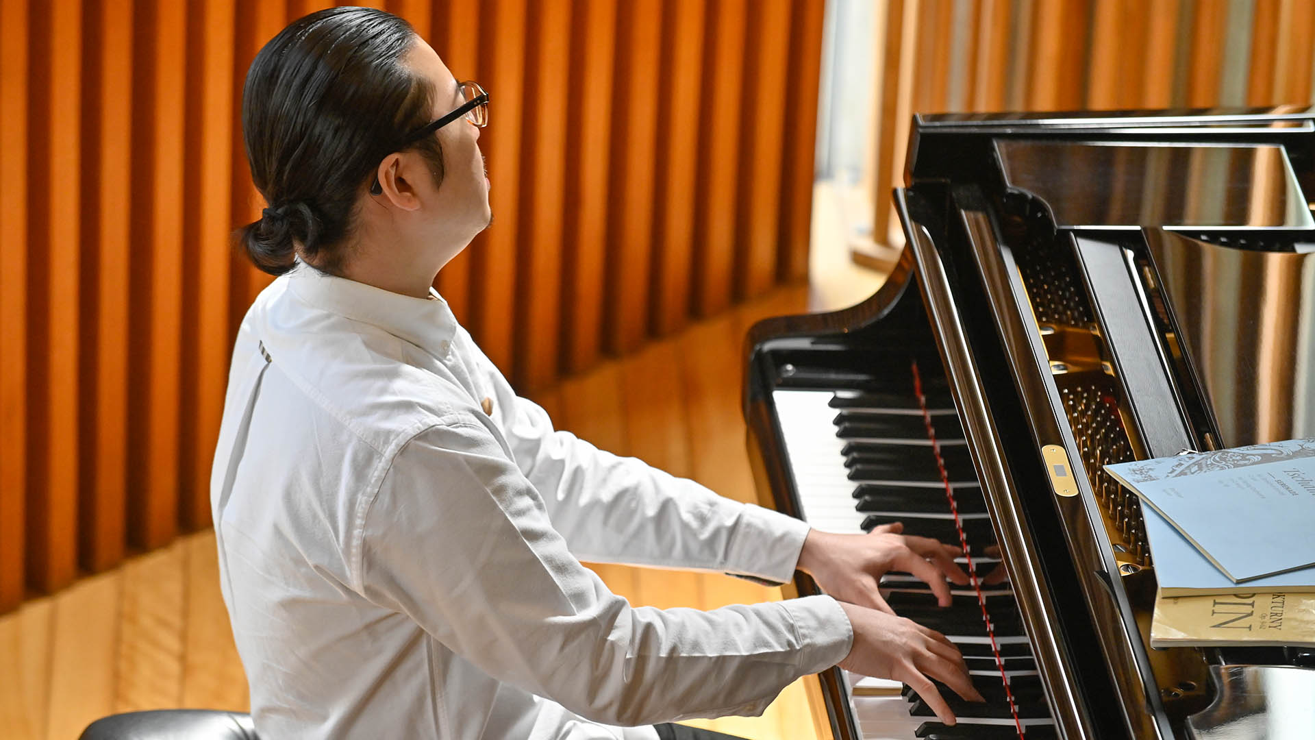ピアニストの反田恭平さんが語る 音楽家とクルマの意外な共通点 と 次世代への想いとは Bmw Com Japan