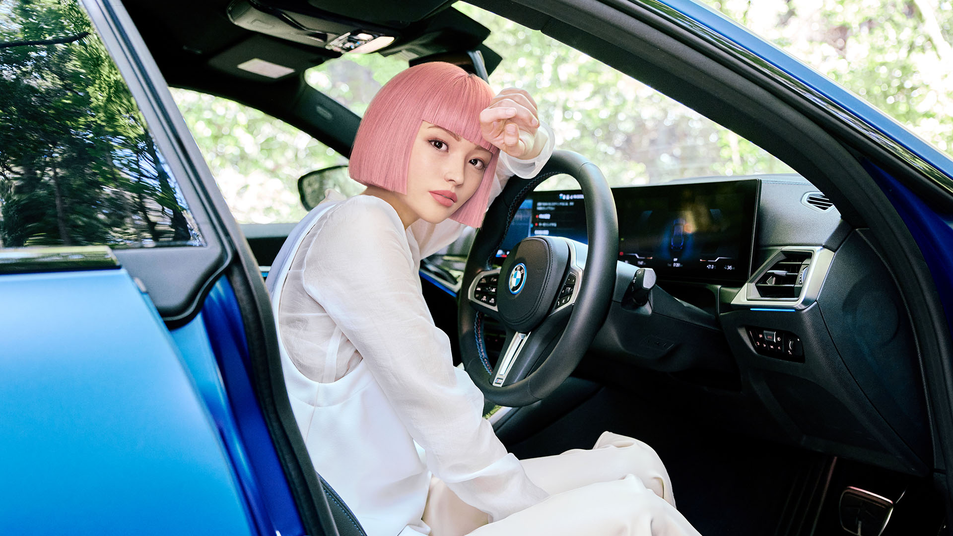 Le mannequin virtuel Imma se rend chez Kenichi Sasakawa