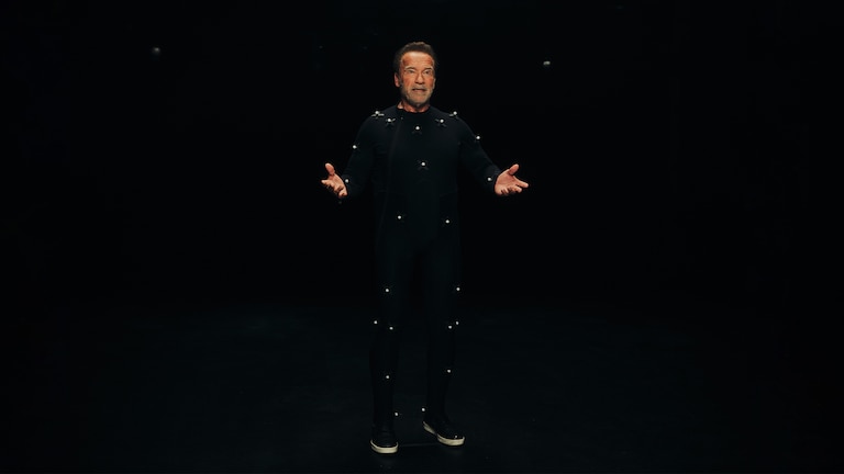 Arnold Schwarzenegger and the BMW i Vision Dee | BMW.com