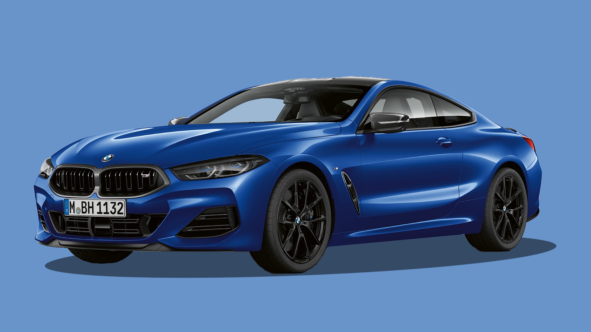 Pure Kraft und Dynamik: Das BMW M850i xDrive Coupé beeindruckt in der markanten Lackierung Le Mans Blau.