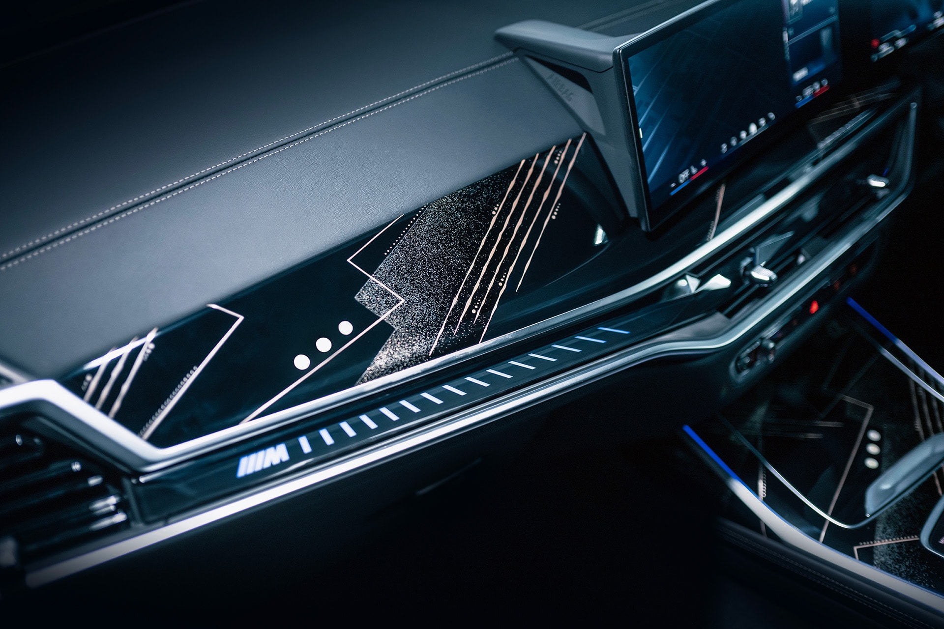 BMW X7 M60i xDrive “BLACK-α”