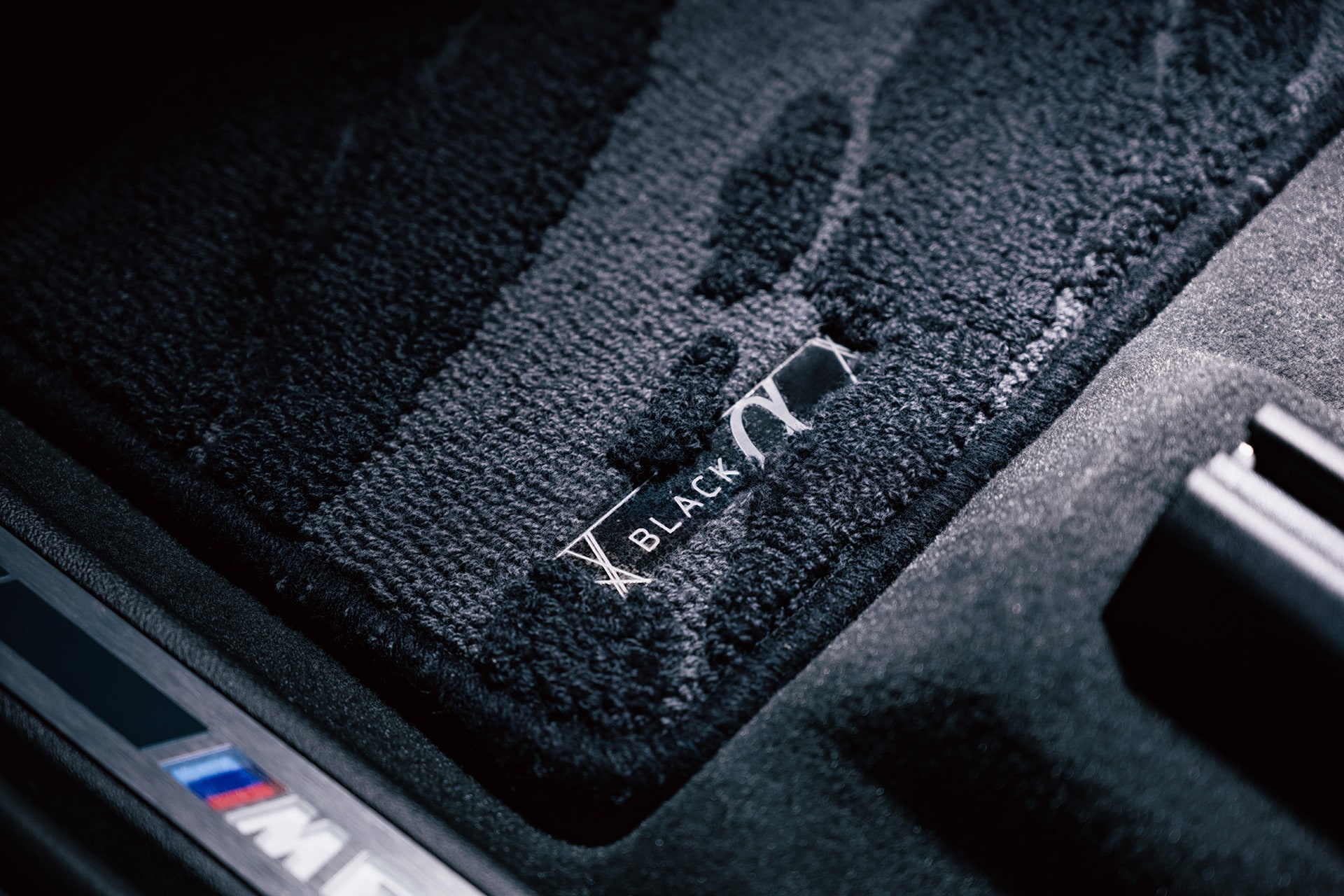 BMW X7 M60i xDrive “BLACK-α”