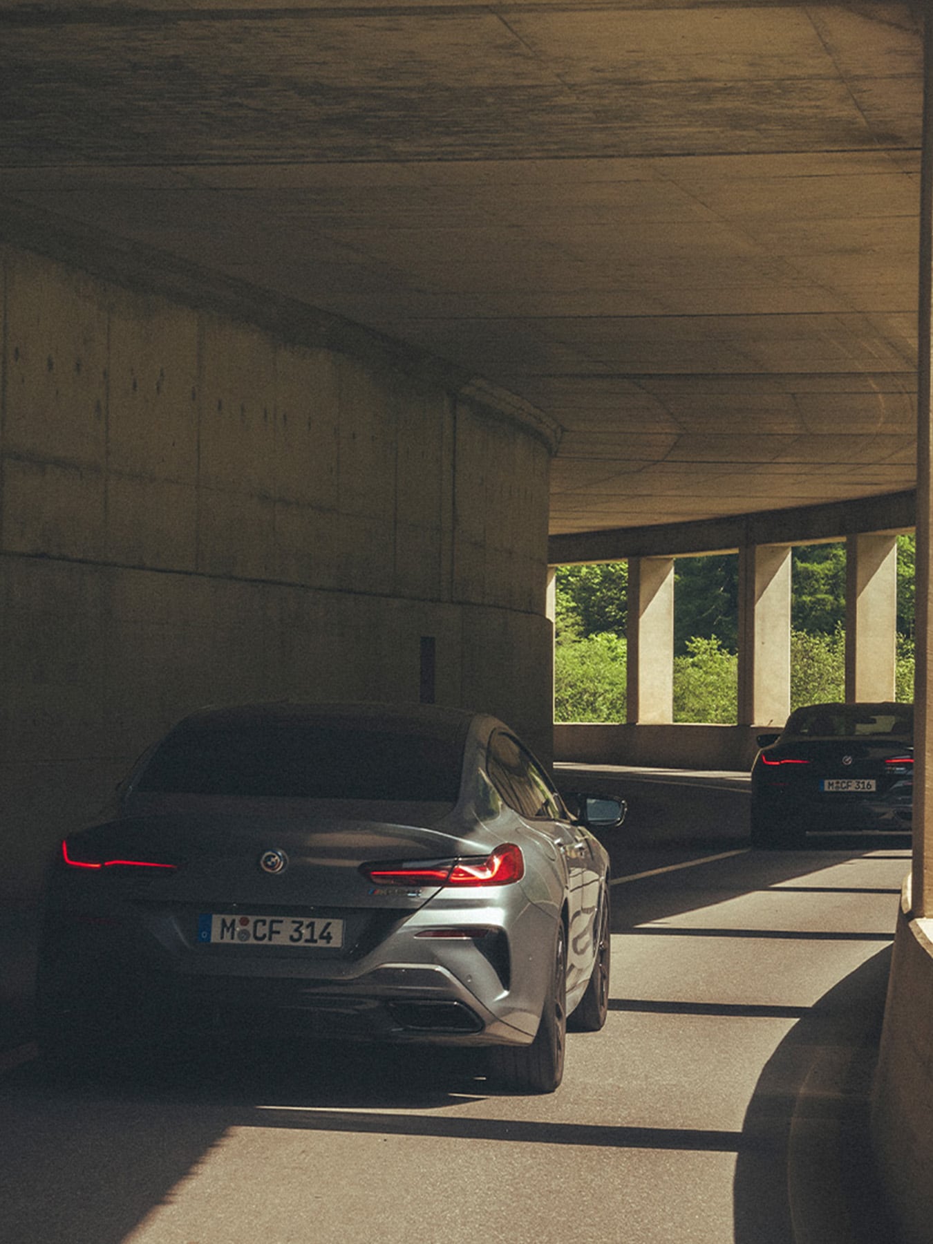 新しいBMW 8 シリーズで走る
