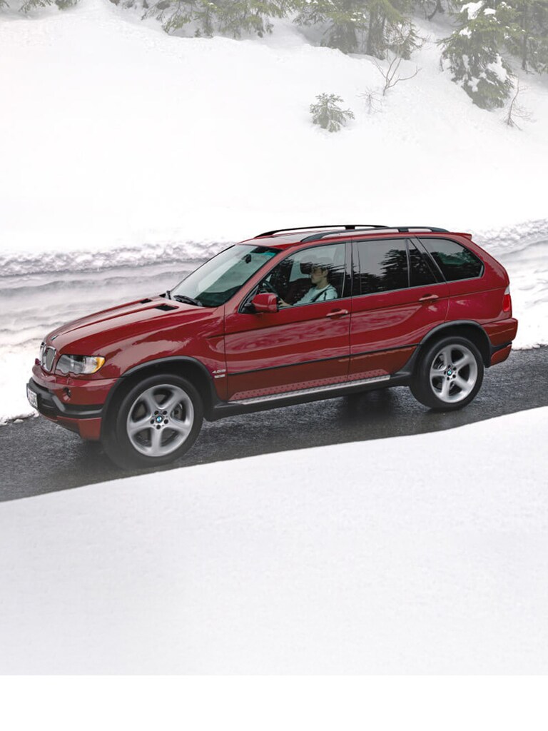 Age no issue: current BMW X5 meets its youngtimer forebear