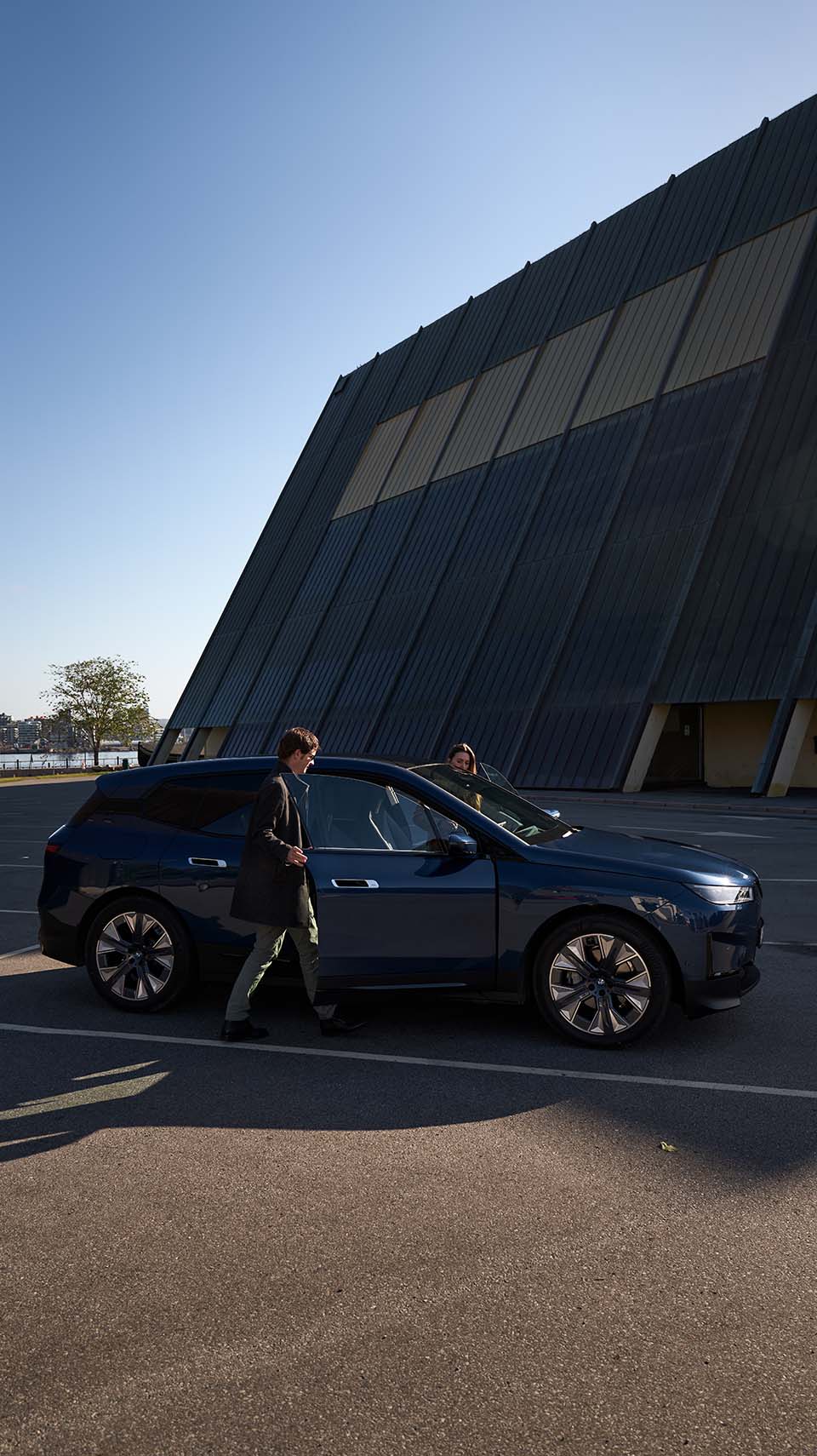 Los Travel Tester visitan Oslo en un BMW iX.