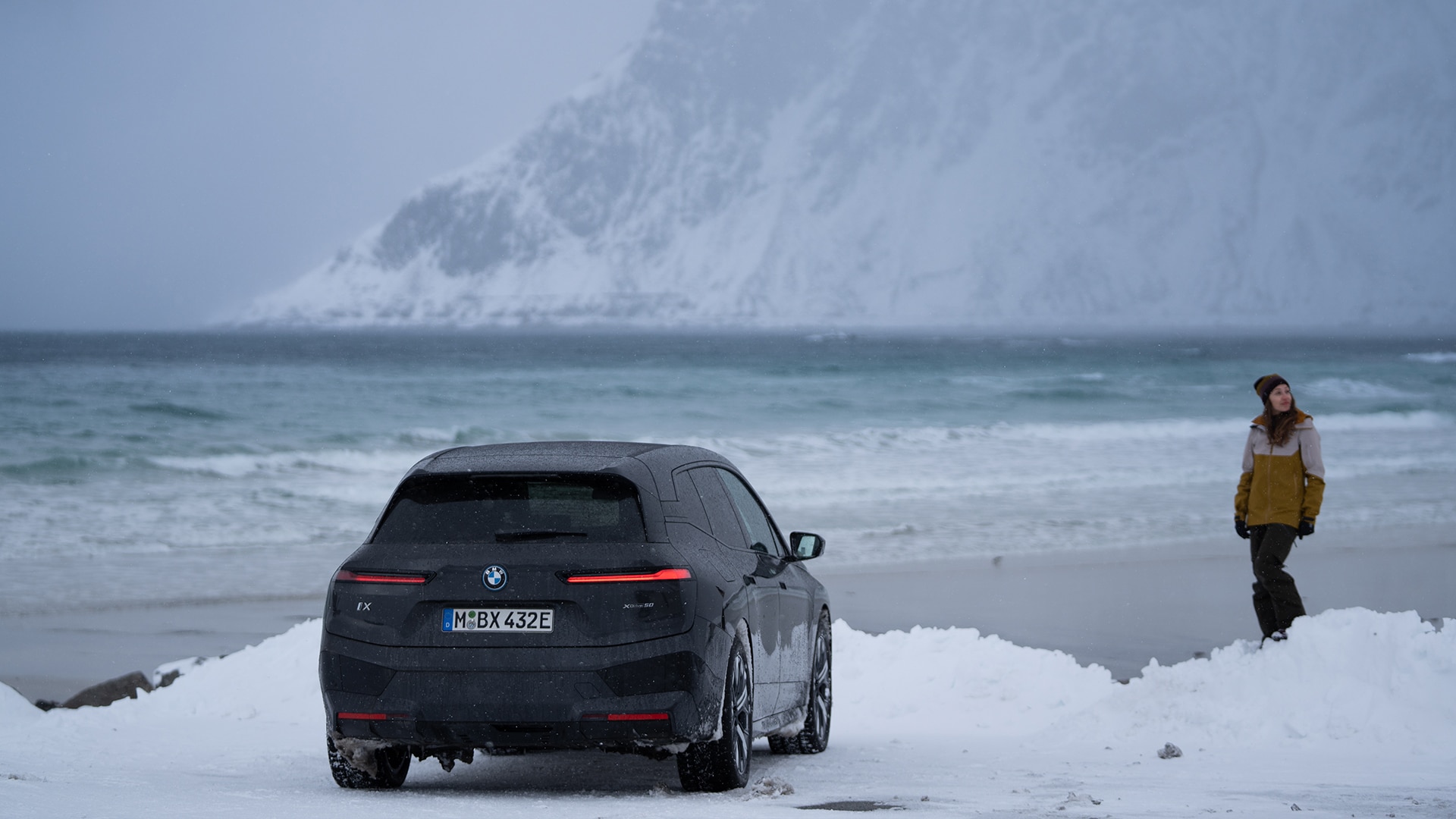 BMW iX, sci alpinismo, ski touring, roadtrip, norvegia, mobilità elettrica, sport sostenibile, futuro sostenibile