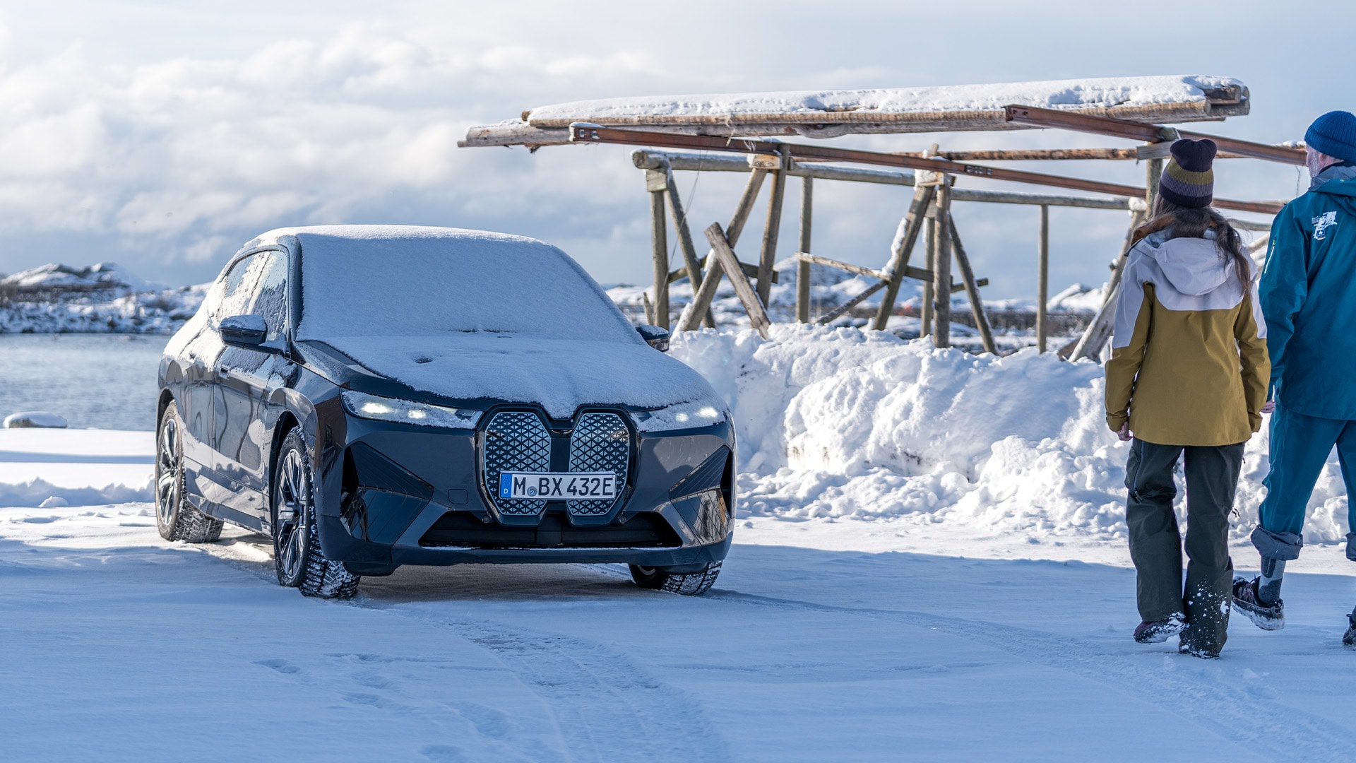 BMW iX, sci alpinismo, ski touring, roadtrip, norvegia, mobilità elettrica, sport sostenibile, futuro sostenibile