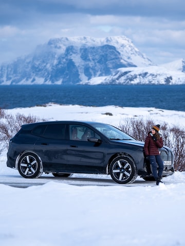 Exploring with care: To the polar circle in the BMW iX