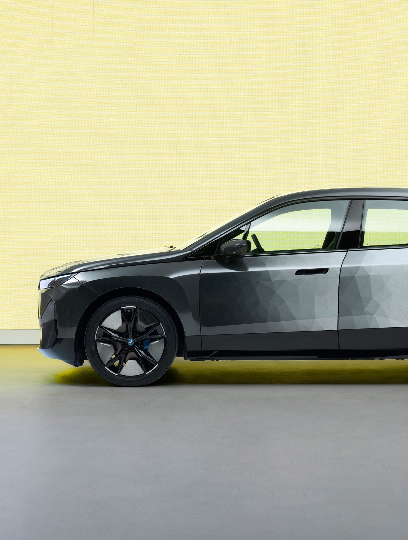 When the BMW of the future changes its exterior colour at the touch of a button