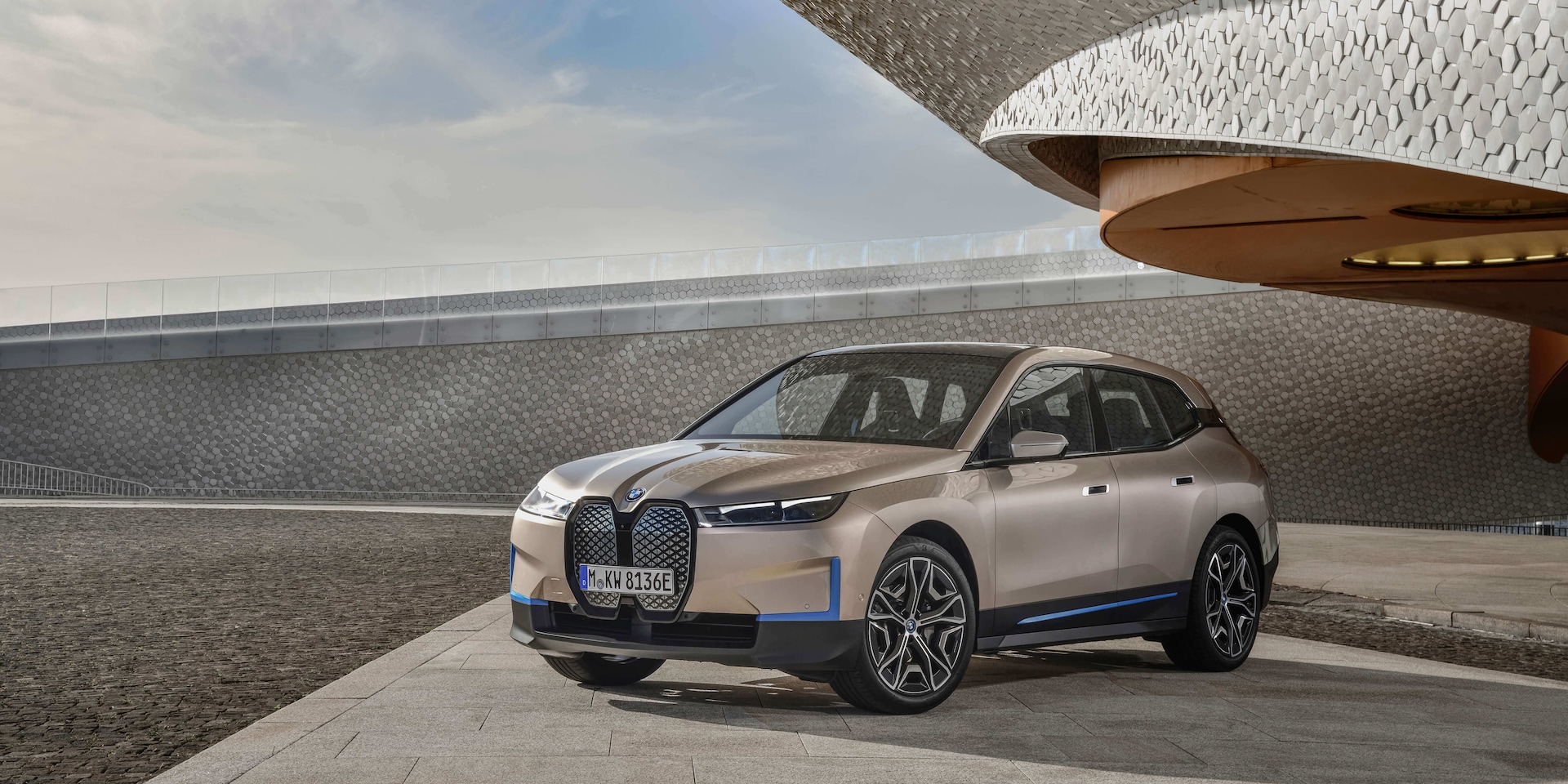 Start of a new era: the BMW iX takes BMW e mobility to the next level