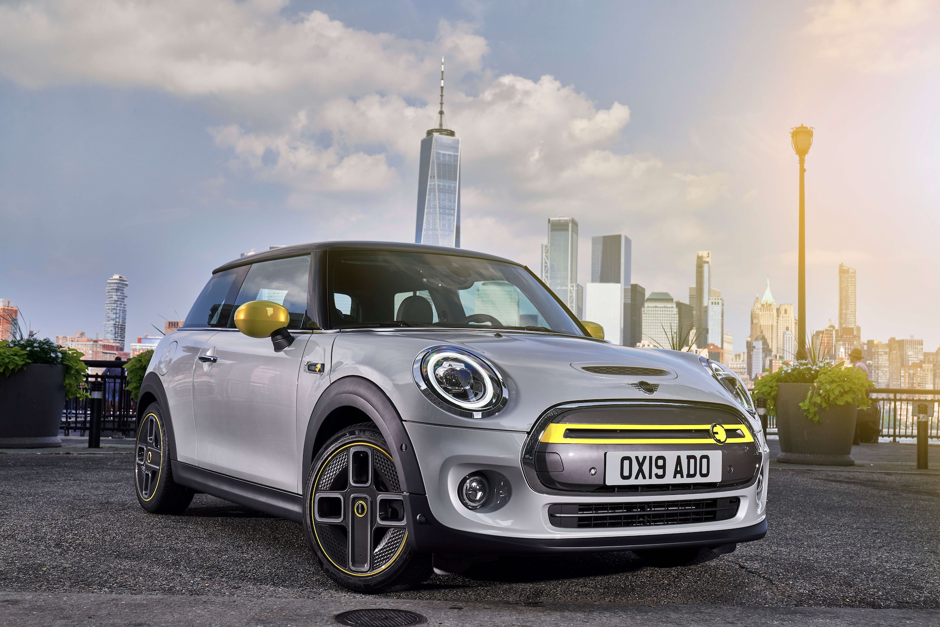 IT'S TIME TO FEEL MINI ELECTRIC