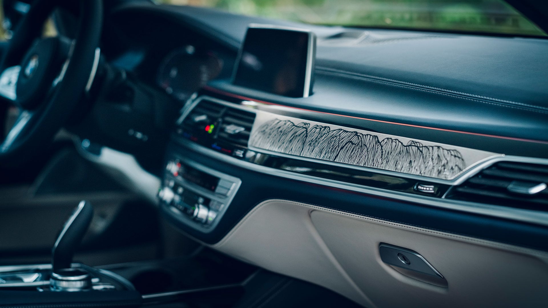 金工鍛金家・奥山峰石氏が語るBMW 7シリーズ “PURE METAL EDITION”。意匠、技術、美意識のすべて。