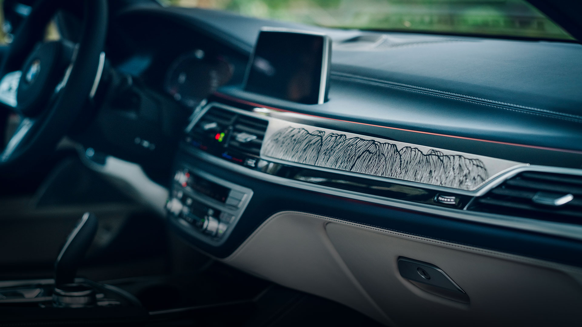 金工鍛金家・奥山峰石氏が語るBMW 7シリーズ “PURE METAL EDITION”。意匠、技術、美意識のすべて。